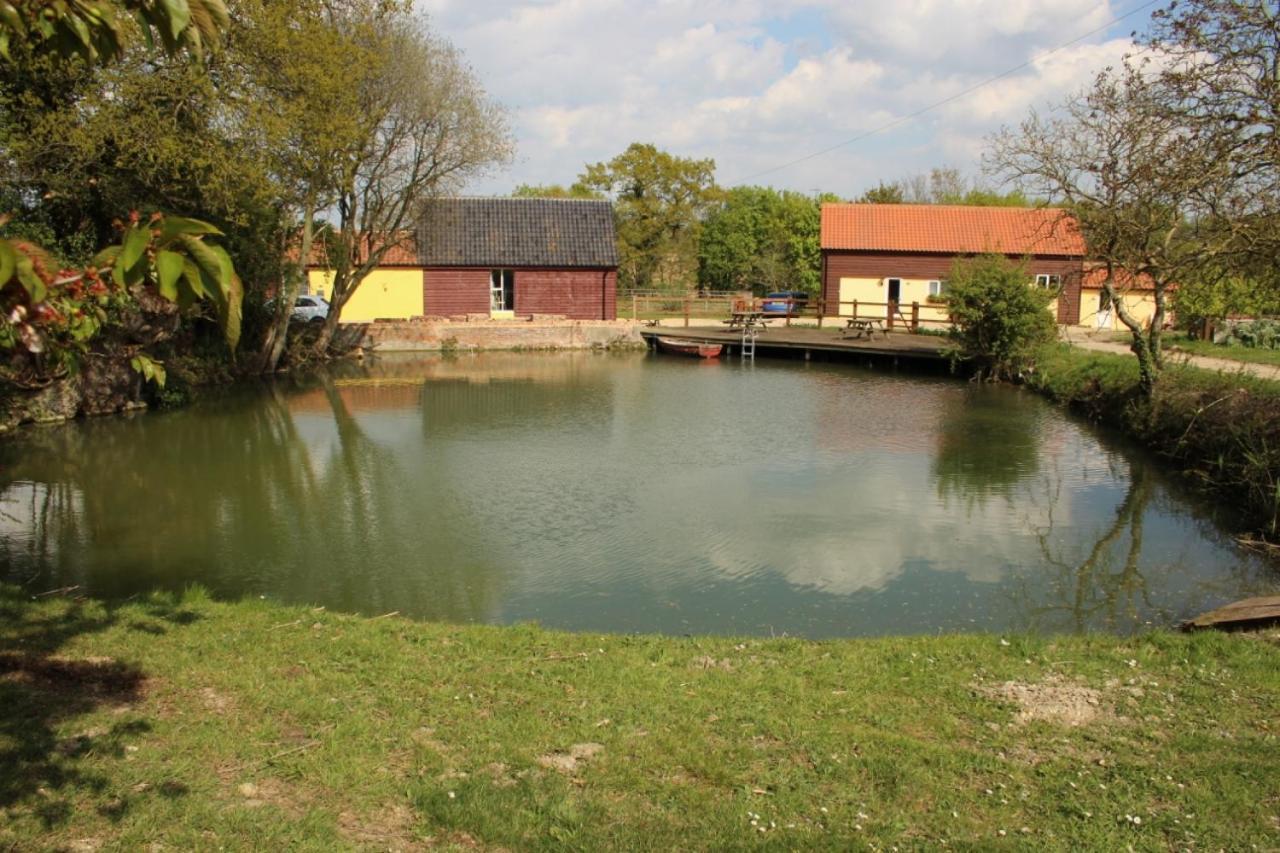 The Kestrel Shepherd Hut, Whitehouse Farm Stowmarket Zewnętrze zdjęcie